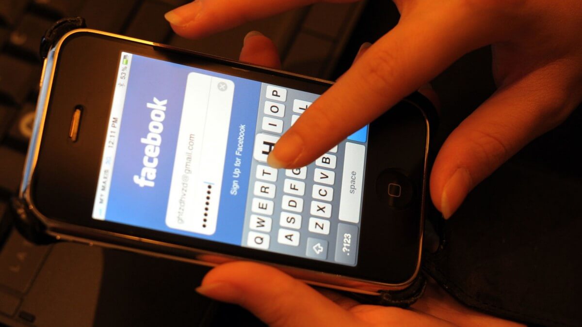 Facebook reveals plans to tackle online extremism