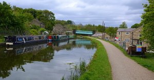 A wikimedia image of the Leeds-Liverpool canal.